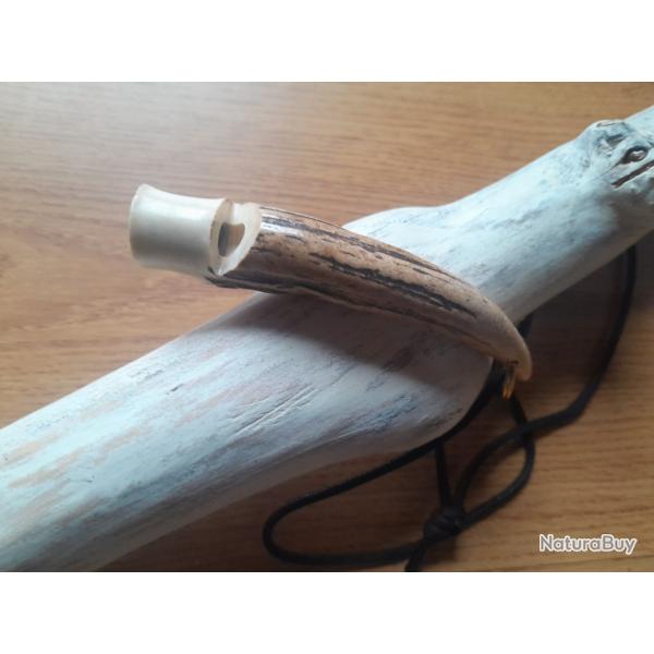 Sifflet en corne  de Cerf  . .N� 8