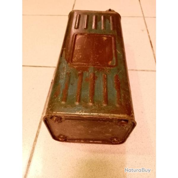 Bidon d'essence ancien