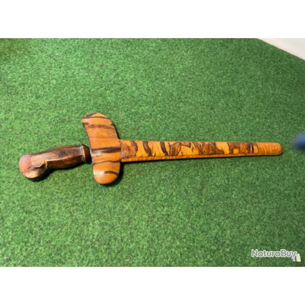 COUTEAU  KRISS DE JAVA ANCIEN 19 �ME