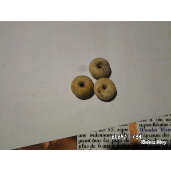 3 BOULES EN PORCELAINE POUR GRENADE A MANCHE .