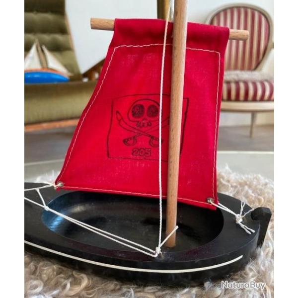 CANOT � voile BRETON RARE l�gende en BOIS fabrication artisanale TIROT pirate ?
