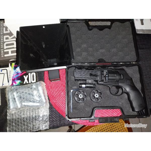 Lot complet arme de d�fense uhdr 50