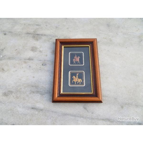 VINTAGE - Ancien cadre bas-relief en m�tal dor� repr�sentant deux cavaliers - ESPAGNE (Vers 1970-80)