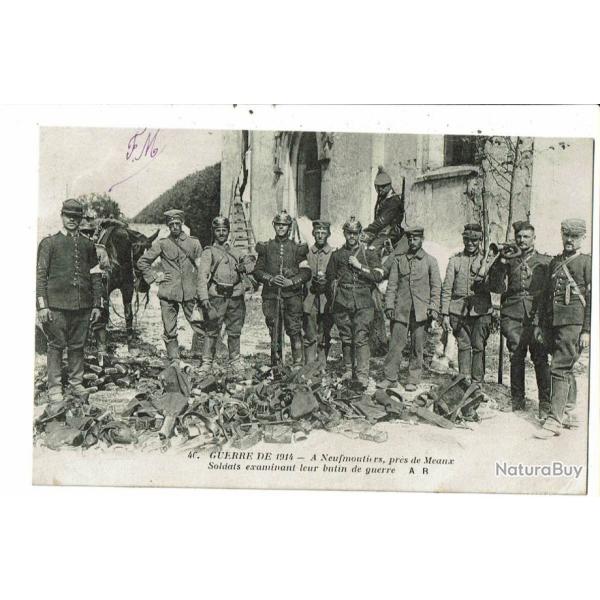 CPA-Carte Postale-France-Neufmoutiers- Soldat examinant leur butin de guerre 1914-18