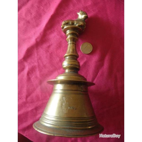 cloche vintage avec manche  vache  hauteur 21.5 cm