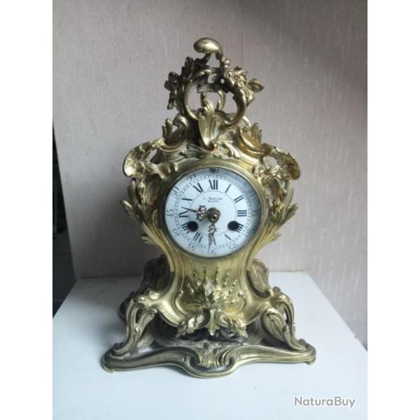 pendule louis xv en bronze dor� 3,45 kg ancien mouvement remplac� par mouvement electrique