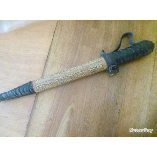 Fouet oriental , avec pique de boeuf , marqueterie sur le manche , pas de lani�re