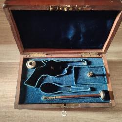 Véritable ancien coffret d'époque XIX pour révolver Lefaucheux à broche avec accessoires