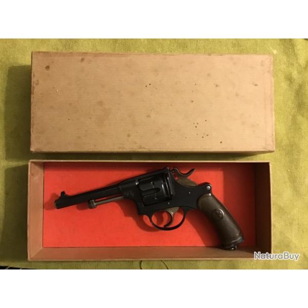 BOITE D ORIGINE POUR STOCKAGE DE REVOLVER SUISSE model 1882 MOD�LE 1882/29