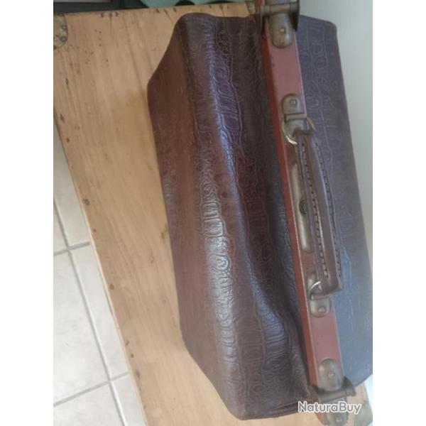 Valise de m�decin en cuir genre docteur Quinn TBE