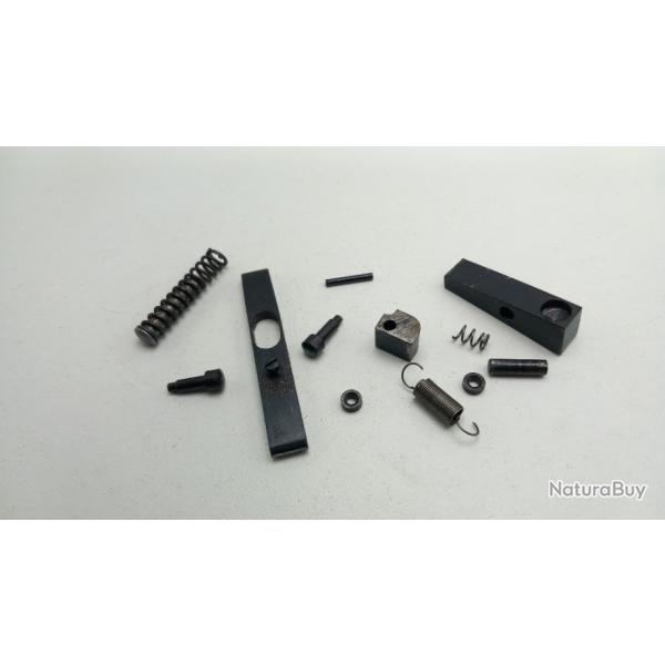 Lot de pi�ces manufrance reina 22lr