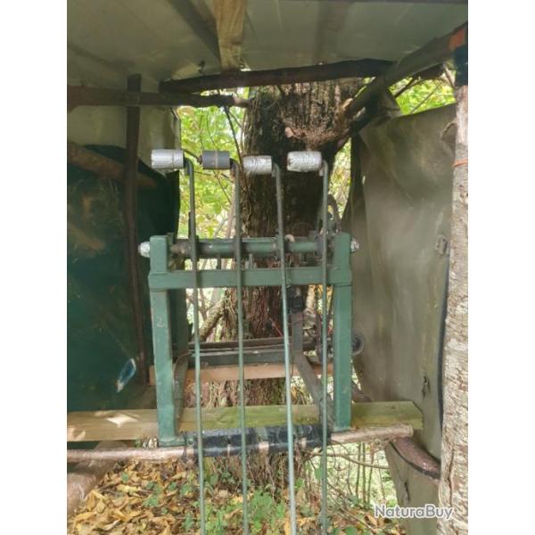 Vends machines man�ges pigeons et bo�tes d envol 10 pigeons manuel. Machines 250 eur et bo�tes 200.