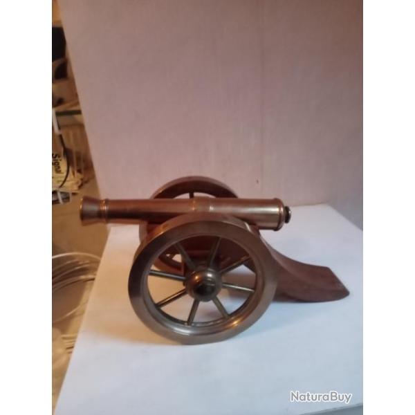 canon ancien en bronze dor� longeur 24 cm hauteur 15 cm, 2,20 kg