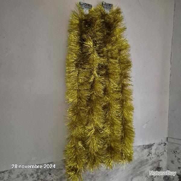 2 grosses guirlandes dor�es de No�l neuves, longues  et solides, 5.40 m et 1 rouge neuve  de 2 m