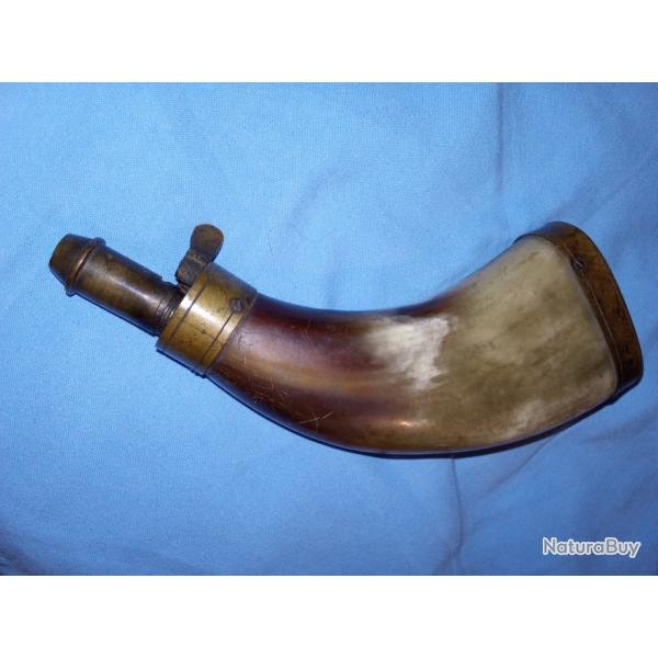 Petite poire � poudre en corne