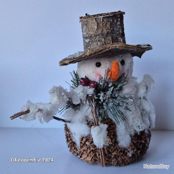 Une d�coration du bonhomme de neige blanc � poser sur votre table
