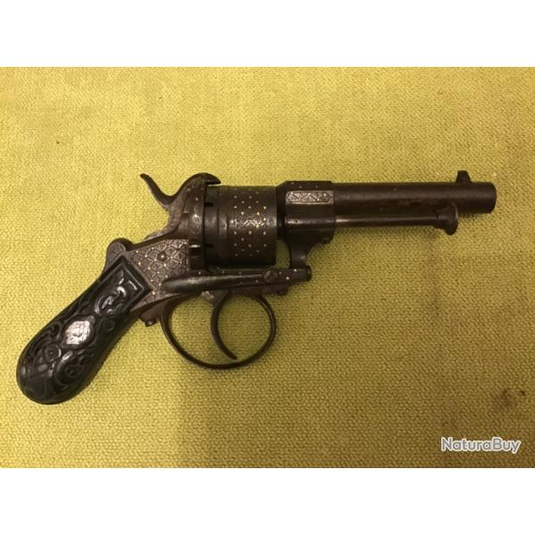 MAGNIFIQUE REVOLVER � BROCHE RICHEMENT GRAVE PASTILLES OR ET PLAQUETTES �B�NE ARTISANAL AUTRICHIEN