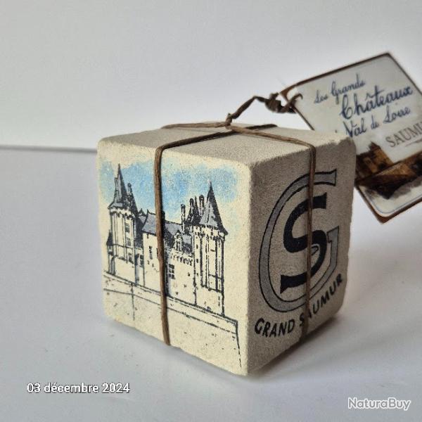 Ch�teau de Saumur en aquarelle sur pierre de tuffeau, avec certificat num�rot�