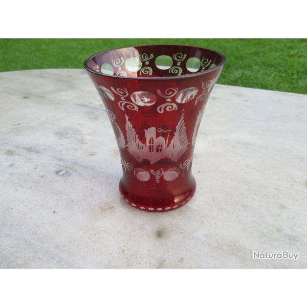 Ancien vase en cristal taill� de boh�me de couleur Rouge Rubis (Fin XIX� - D�but XX�)