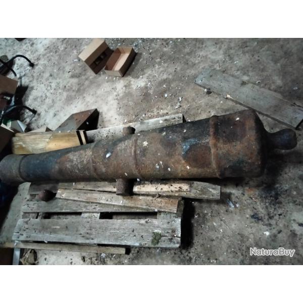 Canon de marine XVIIIeme dat� 1781 fonderie F tourillon longueur 2 m�tres