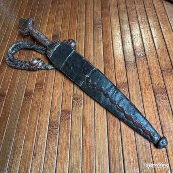 POIGNARD D'AFRIQUE LAME GRAV�E