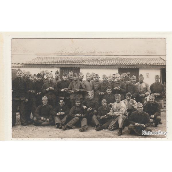 CPA -Carte Photo d'un groupe de soldats - N�135