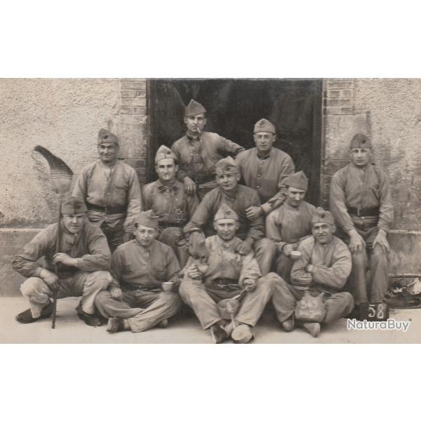 CPA -Carte Photo d'un groupe de soldats-N�137