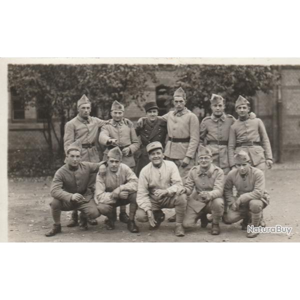 CPA -Carte Photo d'un groupe de soldats-N�668
