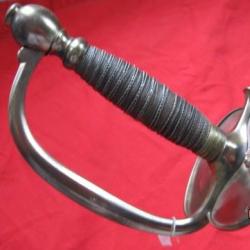 &eacute;p&eacute;e officier subalterne fleur de lys r&egrave;glement oct 1817 fourreau fer lame Solingen Allemagne Prusse