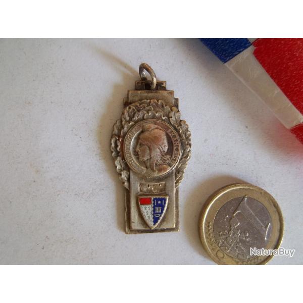 pendentif collection vintage r�publique Fran�aise ville de Roubaix nord 59