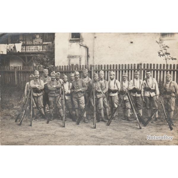 CPA - Carte Photo d'un groupe de soldats N�562
