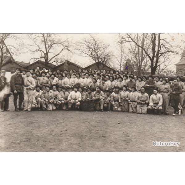 CPA - Carte Photo d'un groupe de soldats N�566