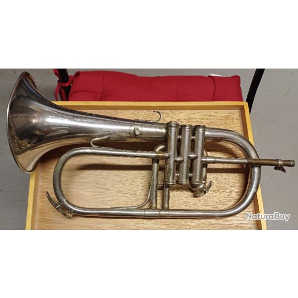 Ancien bugle militaire de 1930 - COUESNON mod. MONOPOLE - � restaurer ou en d�co