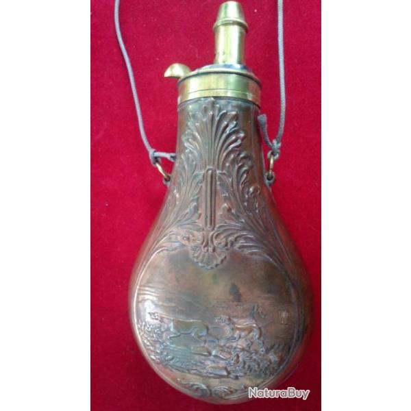 POIRE A POUDRE DU XIX �me EN CUIVRE