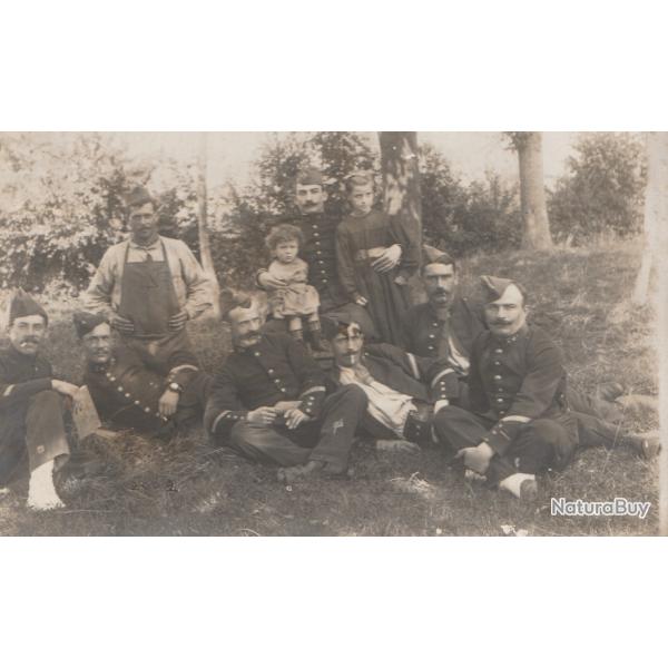 CPA - Carte Photo d'un groupe de soldats N� 710