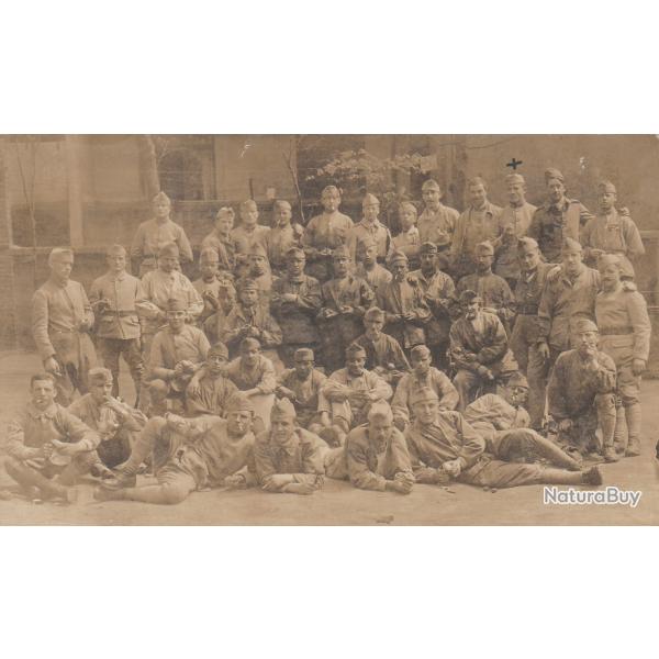 CPA - Carte Photo d'un groupe de soldats N� 714