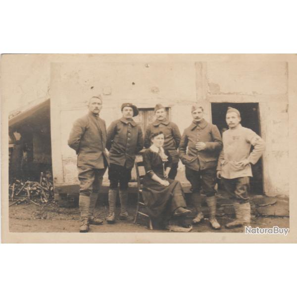 CPA - Carte Photo d'un groupe de soldats  N� 024