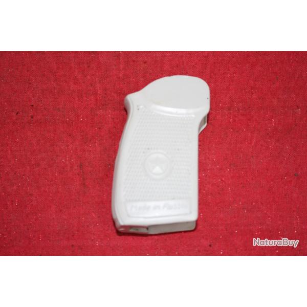 Pistolet russe Ba�kal en bak�lite blanche Makarov - PM.