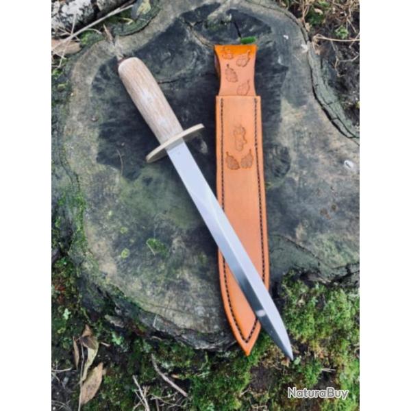 dague de chasse artisanale pour servir le chevreuil / gravure chevreuil et feuilles de ch�ne