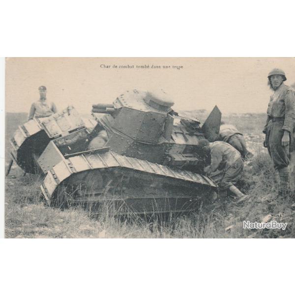 CPA -CHAR DE COMBAT TOMBE DANS UNE TRAPE  -N�141