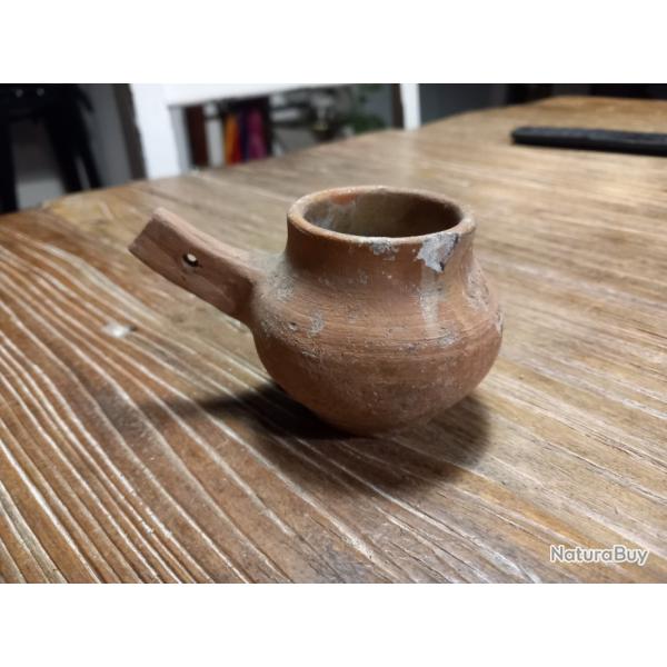 Ancien abreuvoir � ortolan en terre cuite