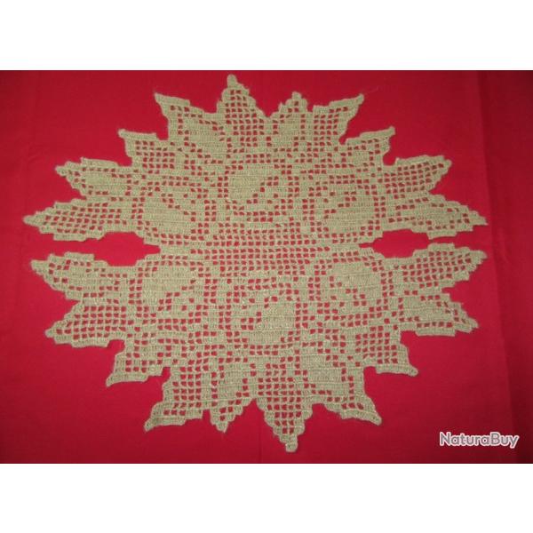 Centre de table , napperon " Les Tournesols " Linge de table en ficelle de jute.