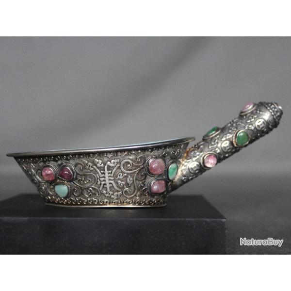Petite coupe Chinoise en argent, jade et pierres semi-pr�cieuses - Chine, p�riode r�publique