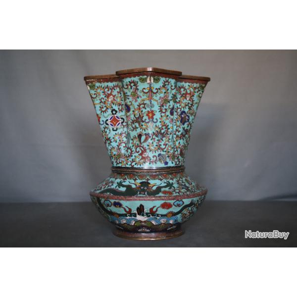 Vase Chinois en bronze � �maux cloisonn�s - Chine, 19�me si�cle
