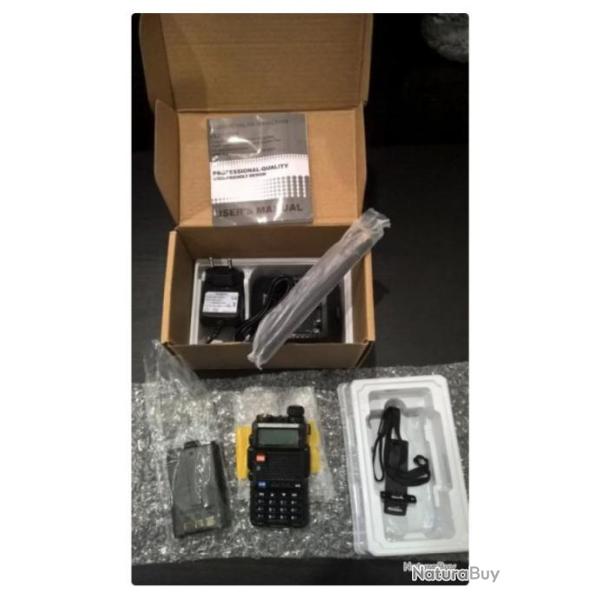 Talkies Baofeng UV-5R -8W d�j� pr�programm�s en PMR et r�gl�s pour votre confort.