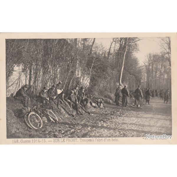 CPA - Guerre 1914-18 -Sur le front. troupes � l'abri  N�520