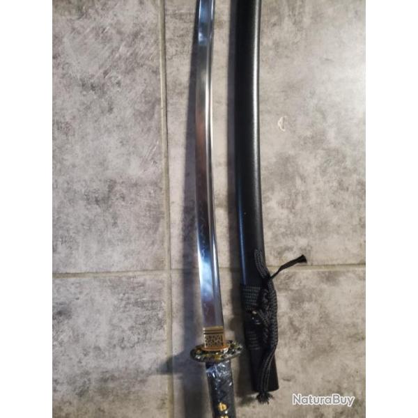 Katana Noir : Ma�trise et Puissance en Un Seul Geste. Acier au carbone 1095 trempe � l'argile