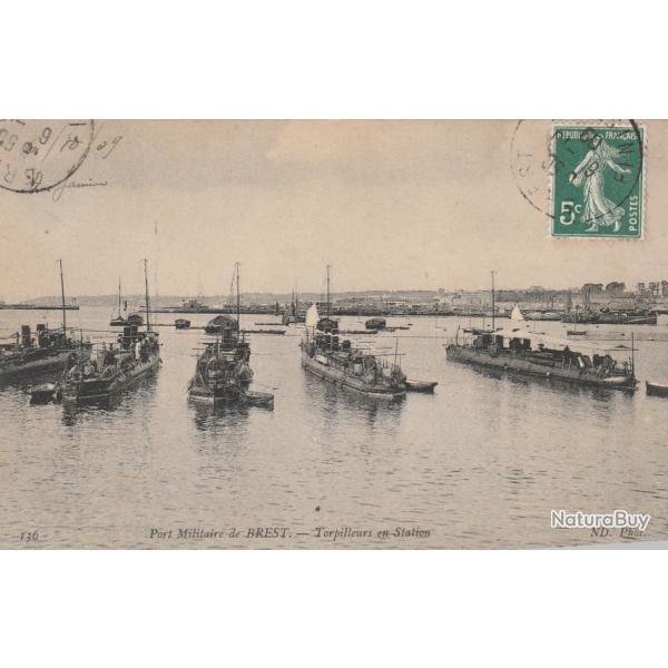 CPA -Port Militaire de BRESTE-Torpilleurs en Station  - N� 031