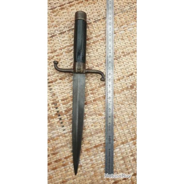 Pas � vendre mais � identifier " Dague poignard sans fourreau"