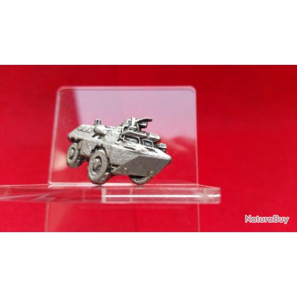 Insigne repr�sentant un v�hicule de l'avant blind�